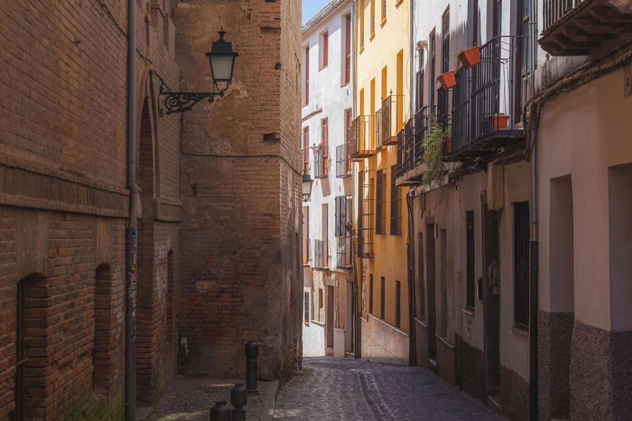 Rey Perez, Spain buyer's agent Barcelona apartment building