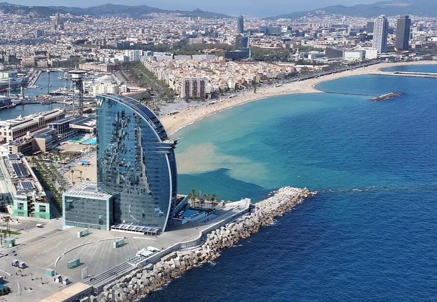 Rey Perez, Spain buyer's agent Barcelona apartment building